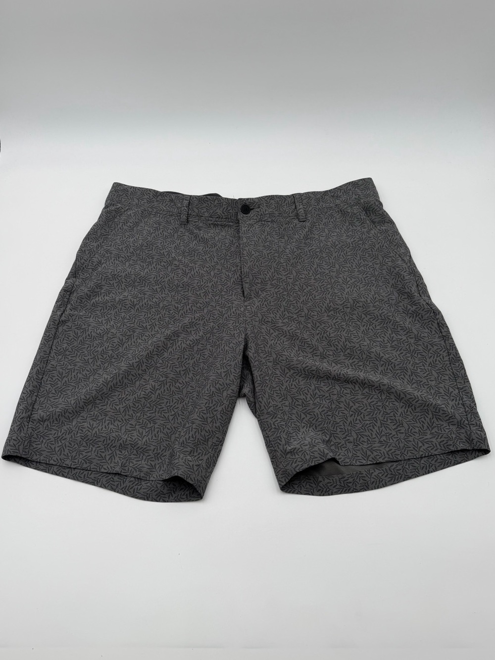 VRST Men's Golf Shorts 9" Inseam Ditsy Leaf Print Sz 40